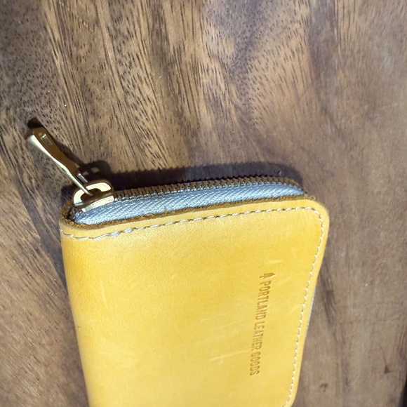 PORTLAND LEATHER SMALL ZIP WALLET - Picture 6 of 6